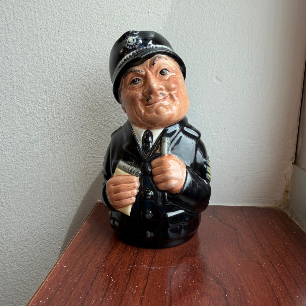 Royal Doulton 4" Sgt Peeler The Policeman Character Jug D6720 Doultonville 1984